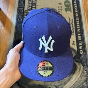 NEW ERA PURPLE GLOW IN THE DARK YANKEE FITTED SIZE 7 1/2